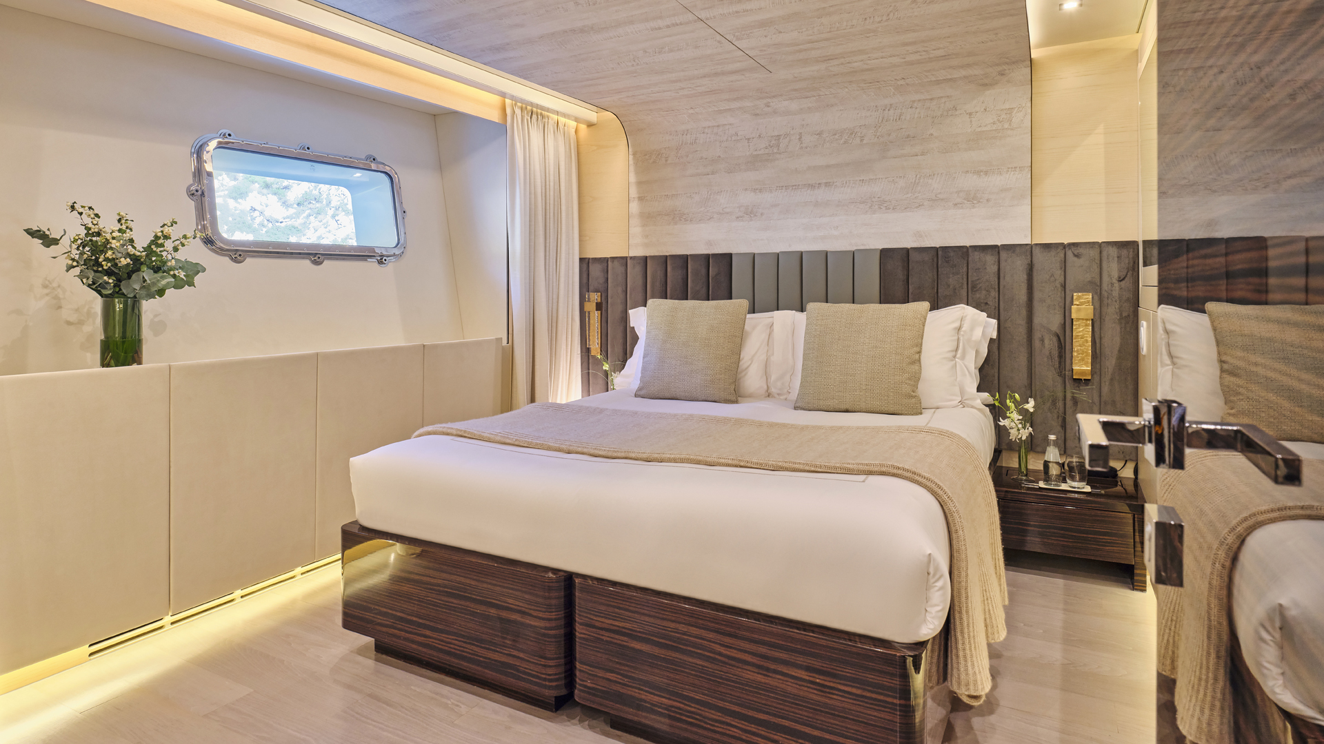 Convertible Twin Stateroom II with an additional pullman berth