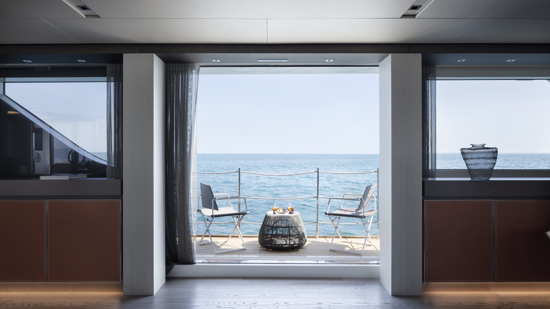 Main Deck Salon - Balcony