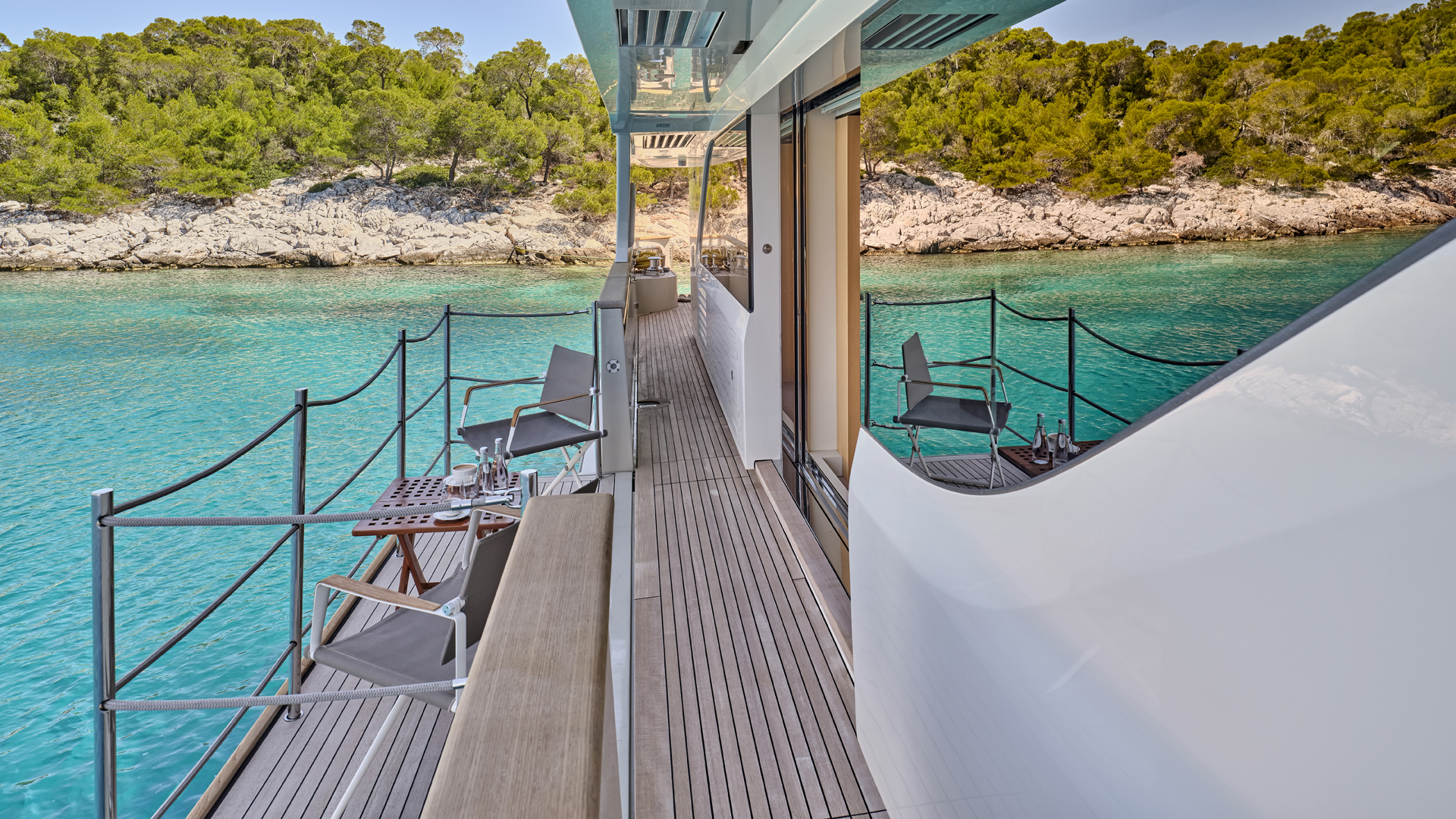 Main Salon Open Air Balcony