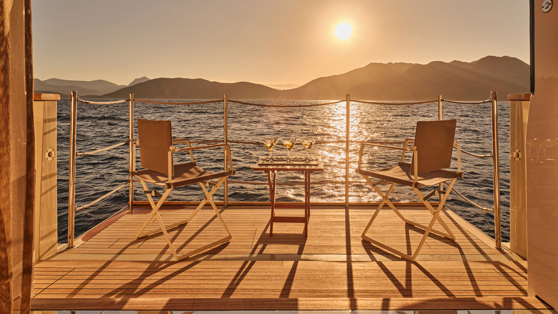 Main Salon - Balcony - Sunset