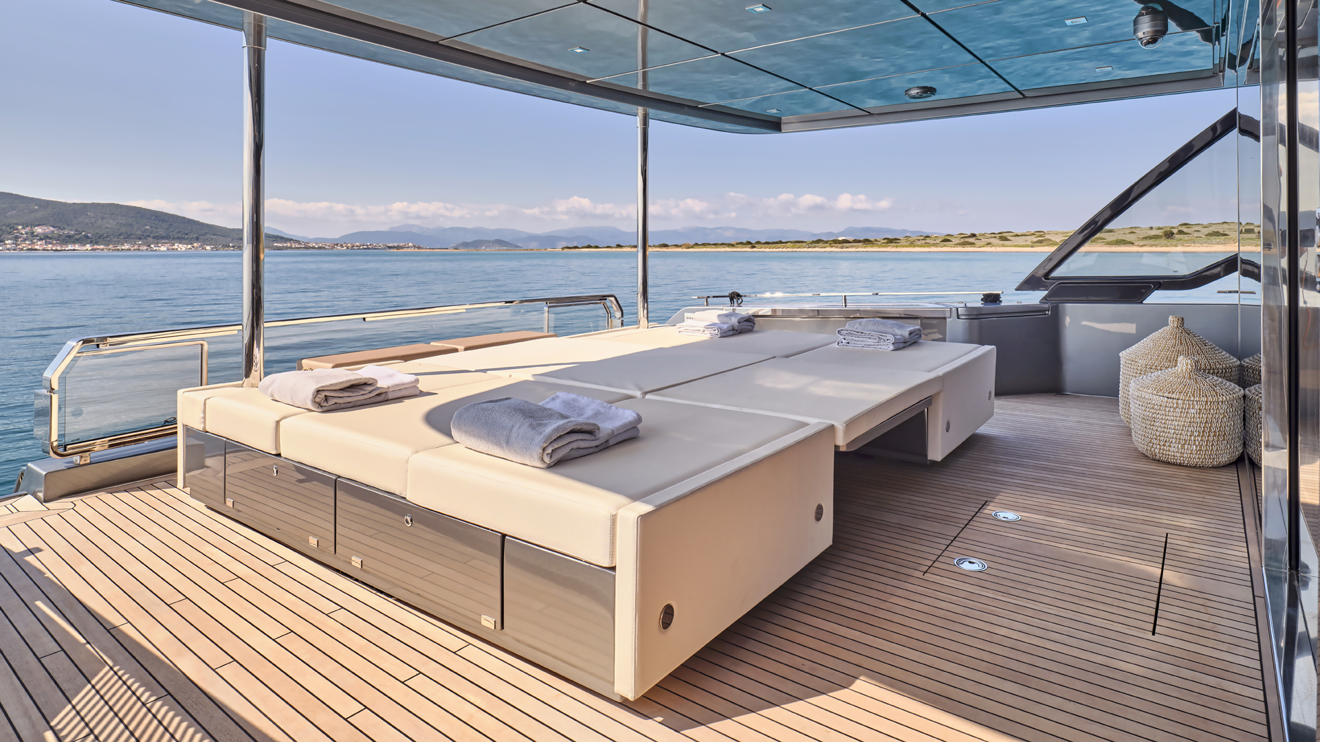 Main Deck Aft - Lounge Area