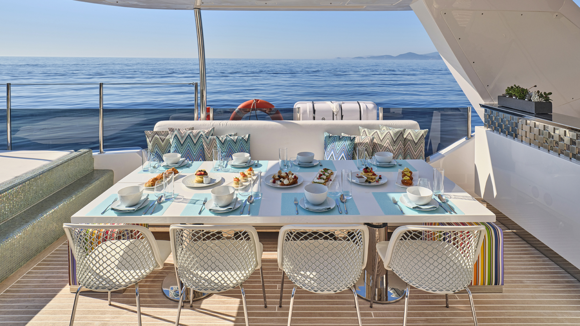 Sundeck - Dining Table