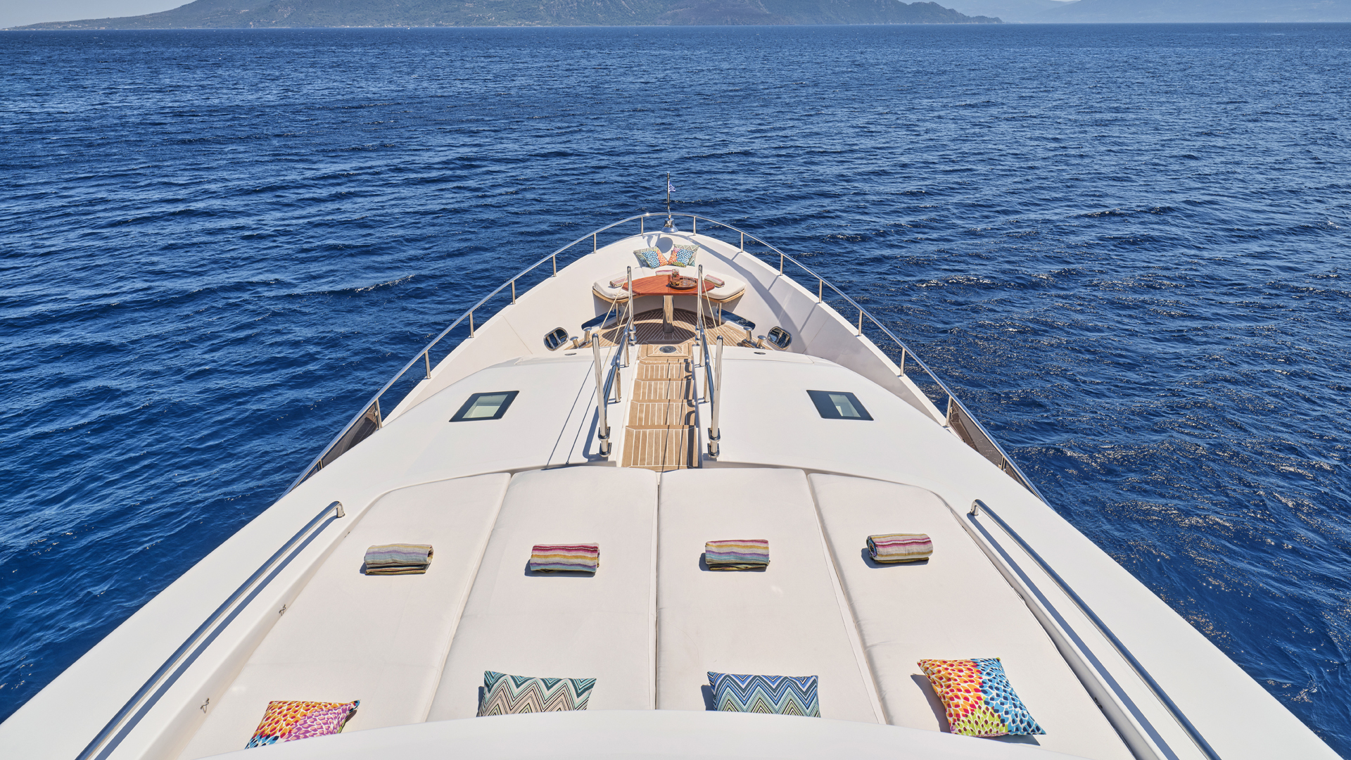 Foredeck - Sunpads