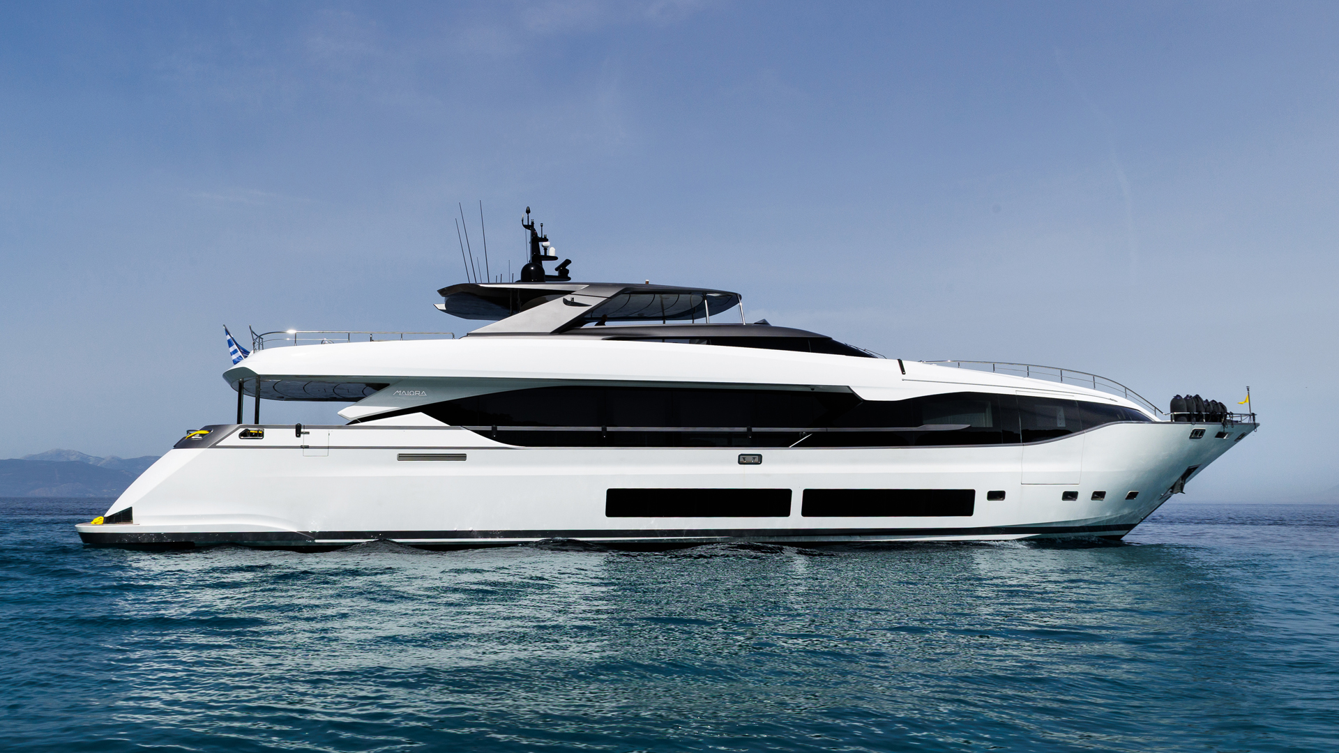 At anchor - Profile view
