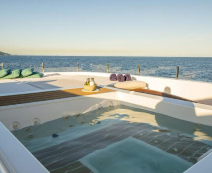 Sundeck Jacuzzi