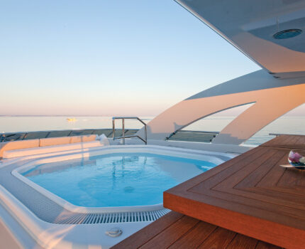 Deck Jacuzzi