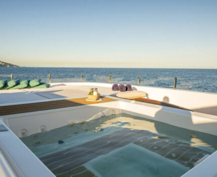 Sundeck Jacuzzi