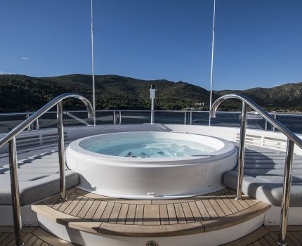 Deck Jacuzzi