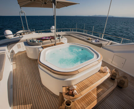 Sundeck Jacuzzi