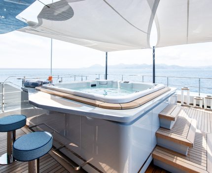 Sundeck Jacuzzi