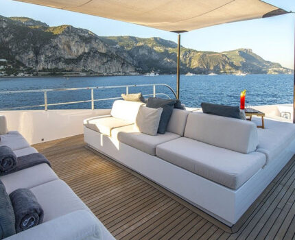 Foredeck Lounge Area