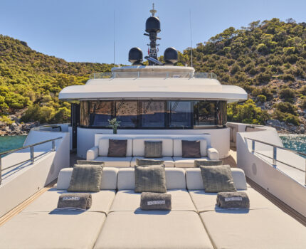Foredeck Lounge Area
