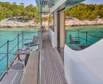 Main Salon Open Air Balcony