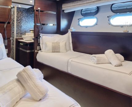 Twin Stateroom with a pullman berth