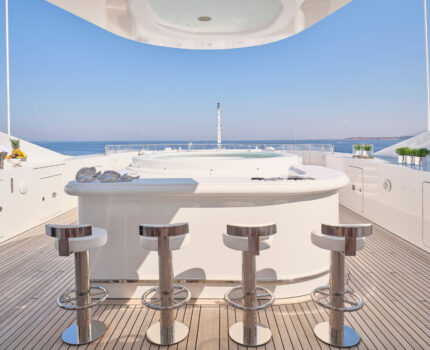 Sundeck Jacuzzi & Bar Area