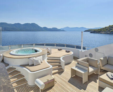Sundeck Jacuzzi
