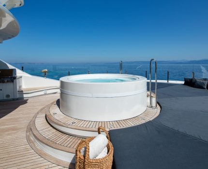 Sundeck Jacuzzi