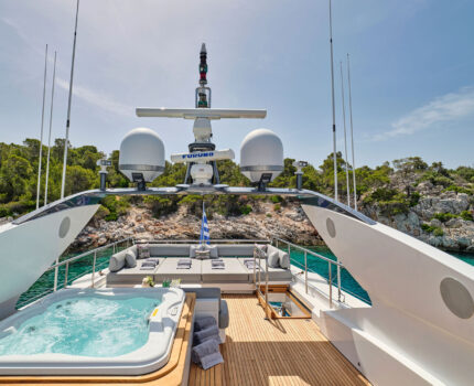 Sundeck Jacuzzi