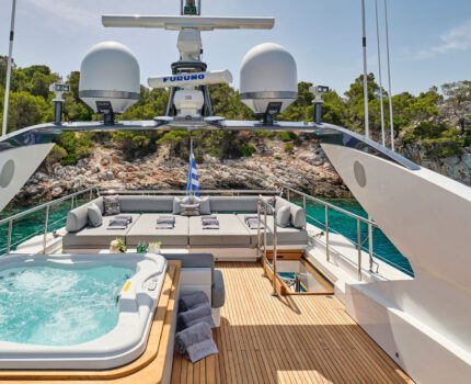 Sundeck Jacuzzi