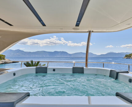 Sundeck Jacuzzi