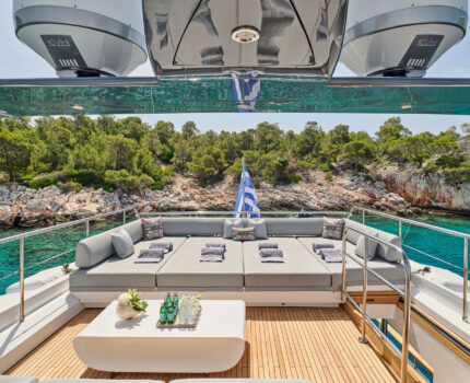 Sundeck Aft - Sunpads