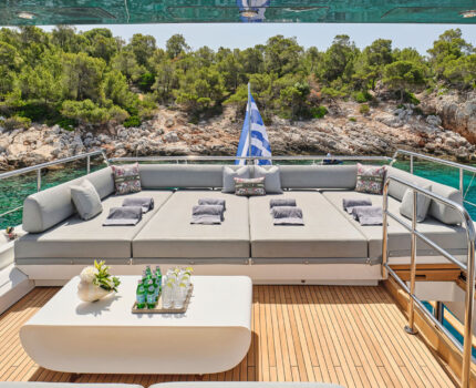 Sundeck Aft - Sunpads