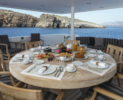 Main Deck Aft | Breakfast Al Fresco