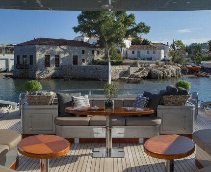 Main Deck Aft Lounge Area