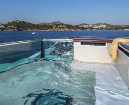 Sundeck Jacuzzi