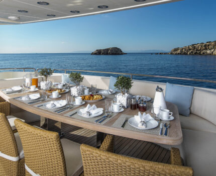 Main Deck Aft | Breakfast Al Fresco