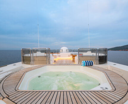 Sundeck Jacuzzi