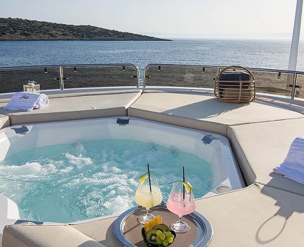 Sundeck Jacuzzi